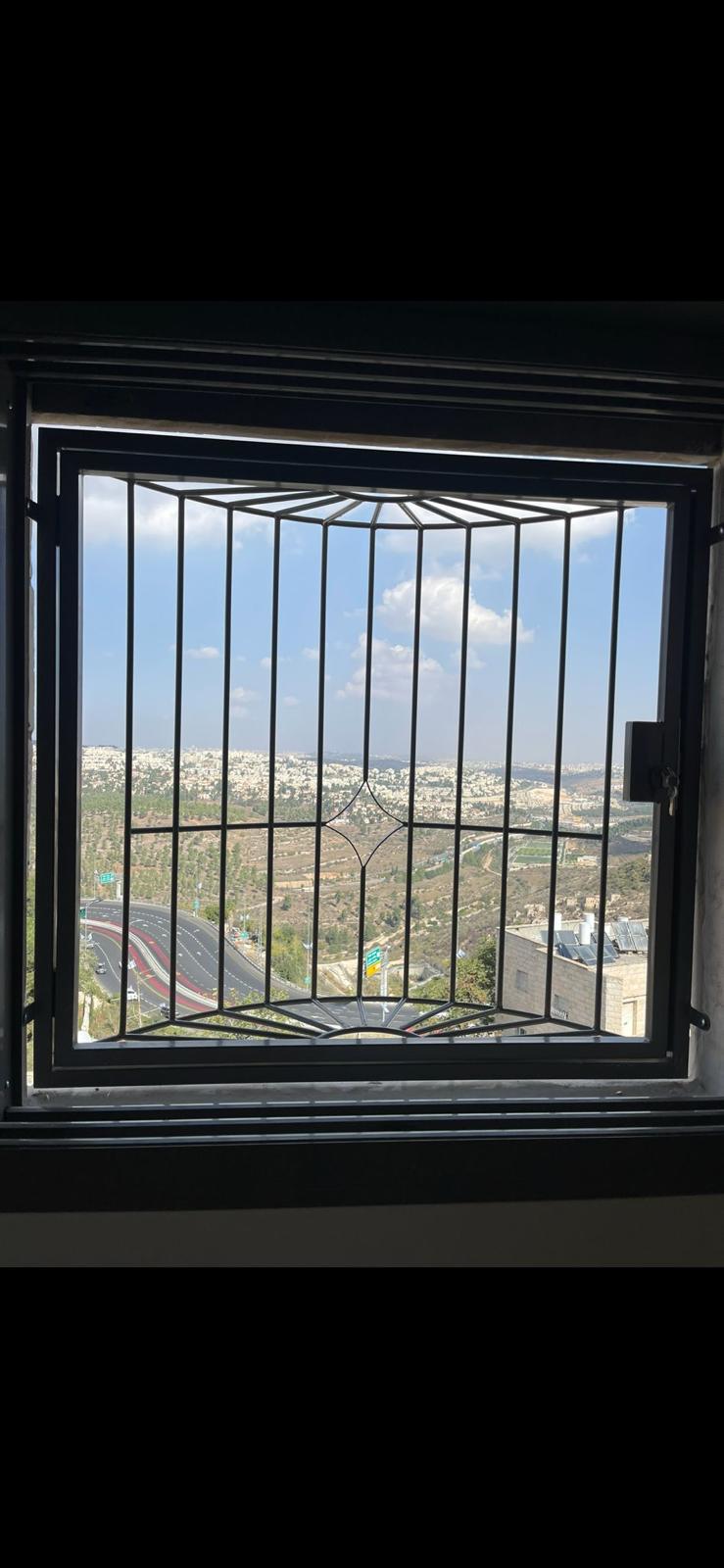 סורגים ישרים / בטן לחלונות 