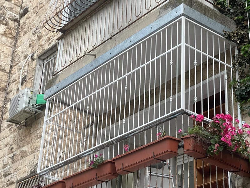 סורגים ישרים / בטן לחלונות 