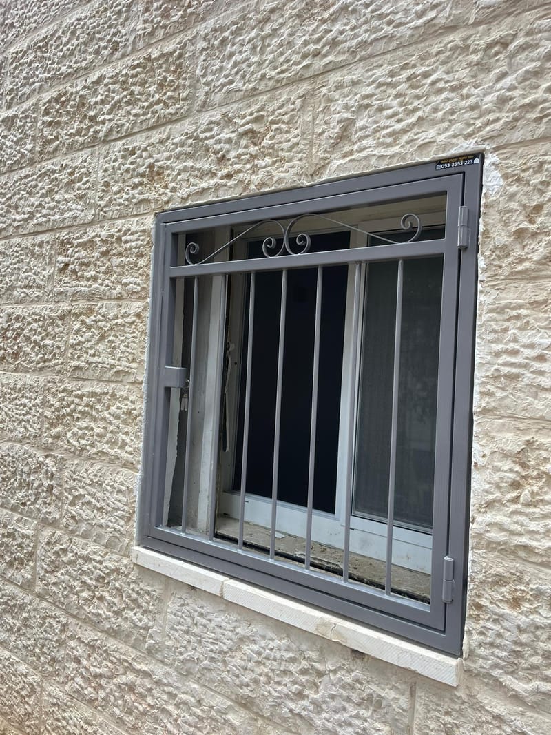 סורגים ישרים / בטן לחלונות 