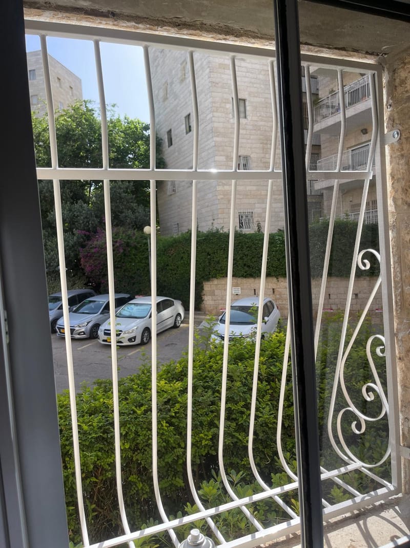 סורגים ישרים / בטן לחלונות 