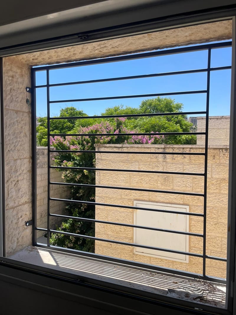 סורגים ישרים / בטן לחלונות 