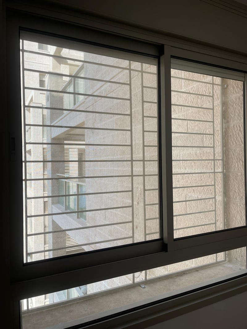 סורגים ישרים / בטן לחלונות 