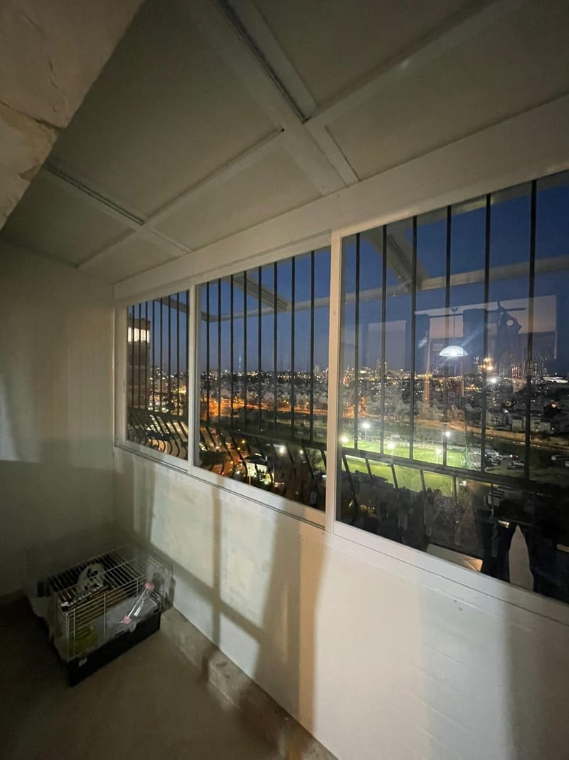 גגות הזזה מאלומיניום בשילוב פנל מבודד