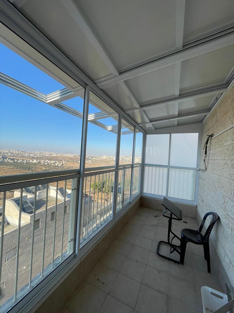 גגות הזזה מאלומיניום בשילוב פנל מבודד