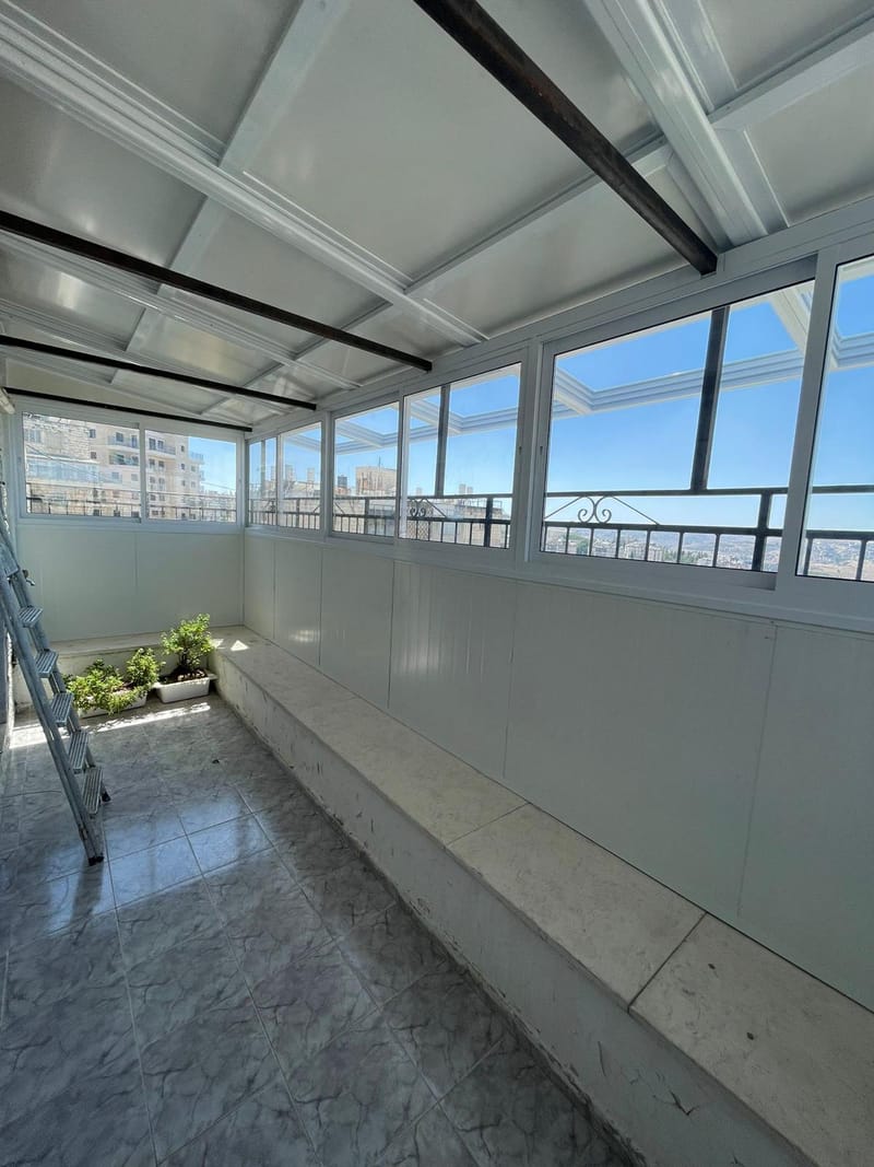 גגות הזזה מאלומיניום בשילוב פנל מבודד