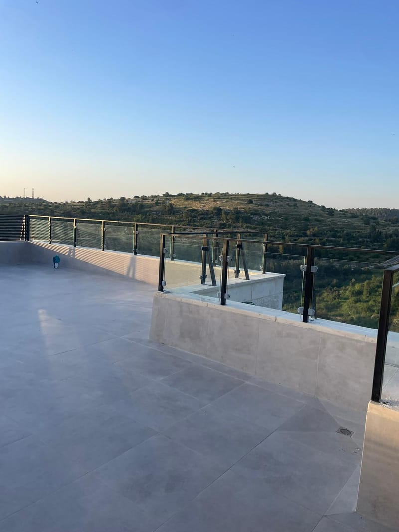 המעקות שלנו 