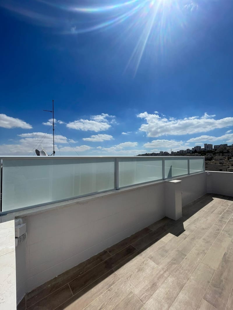 המעקות שלנו 