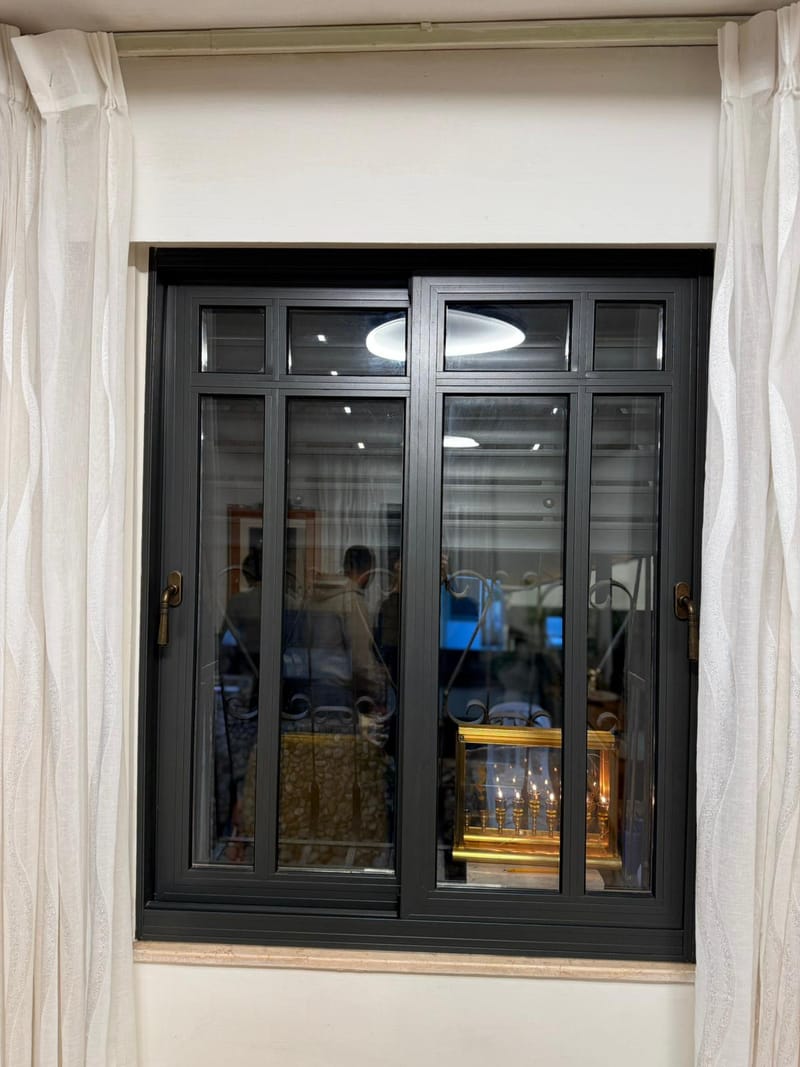 חלונות / ויטרינות פרופיל בלגי 7300 /4300