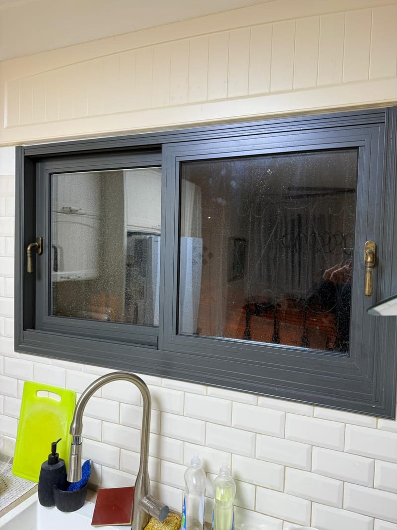 חלונות / ויטרינות פרופיל בלגי 7300 /4300