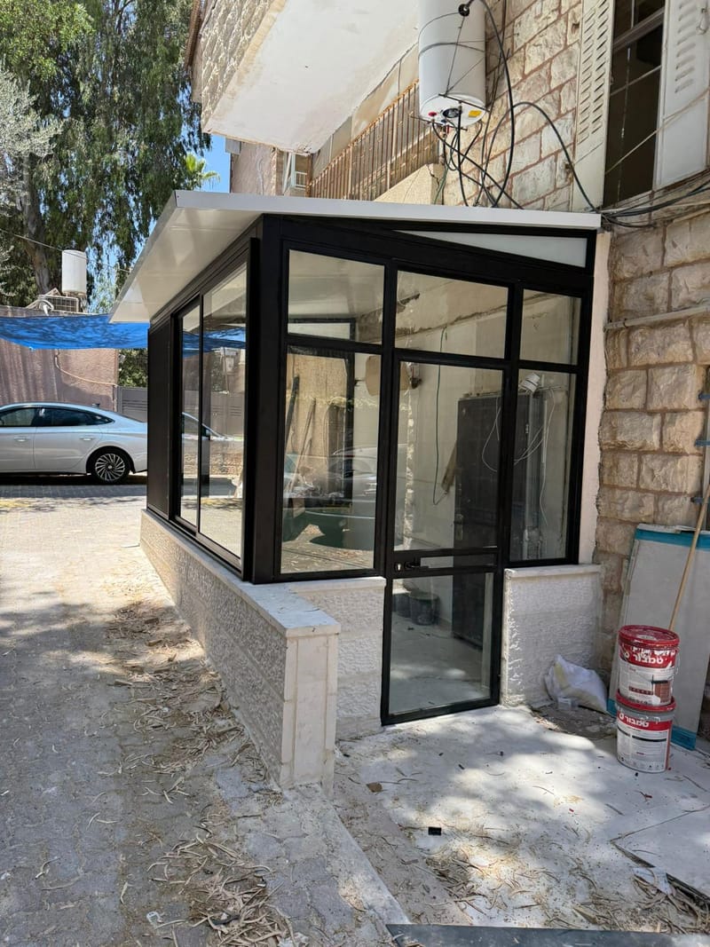 חלונות / ויטרינות פרופיל בלגי 7300 /4300