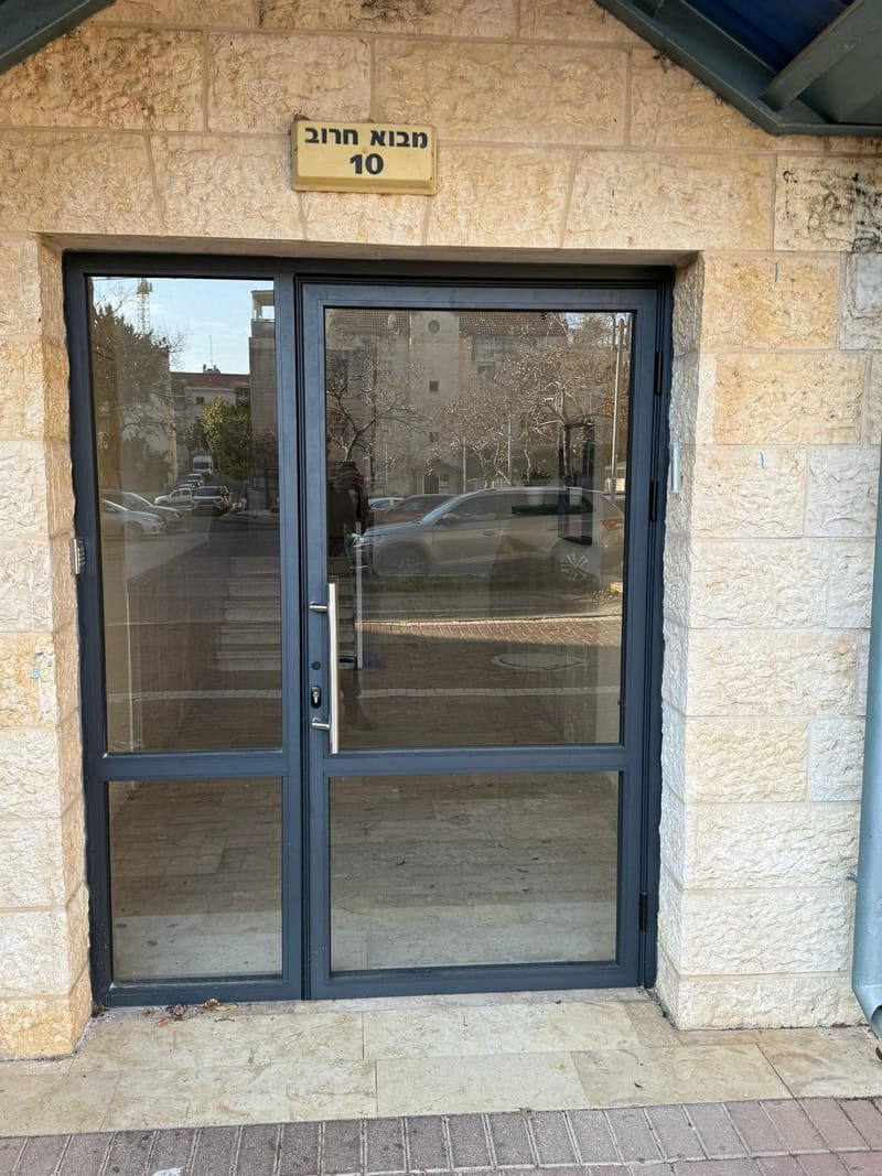 דלתות אלומיניום 