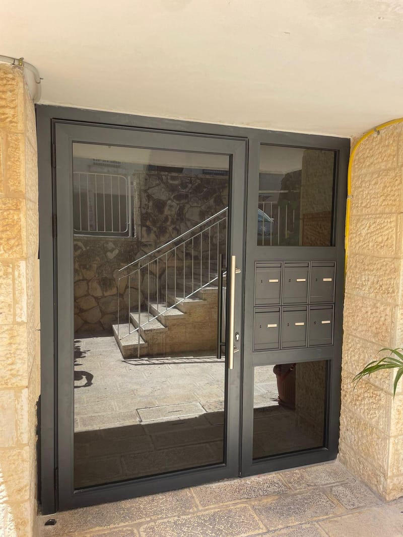 דלתות אלומיניום 