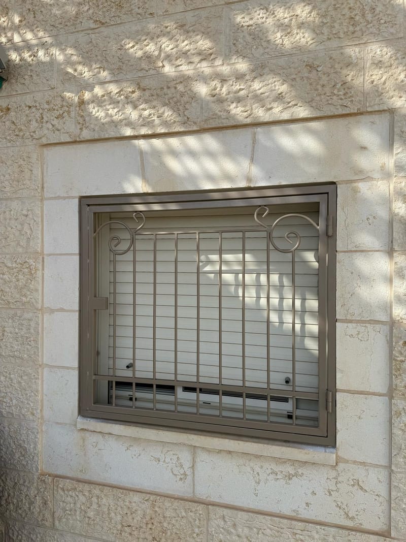 סורגים ישרים / בטן לחלונות 