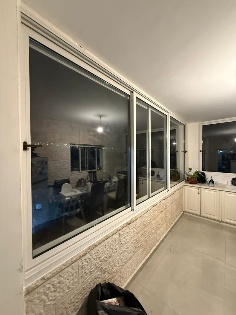 חלונות / ויטרינות פרופיל בלגי 7300 /4300