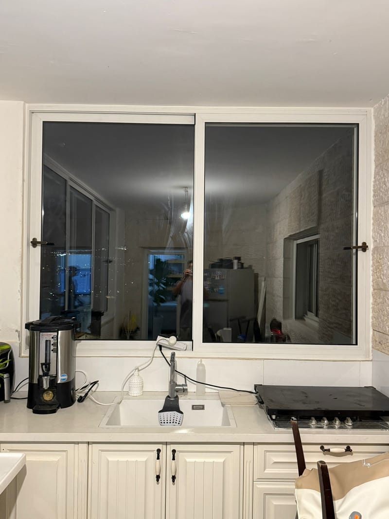 חלונות / ויטרינות פרופיל בלגי 7300 /4300