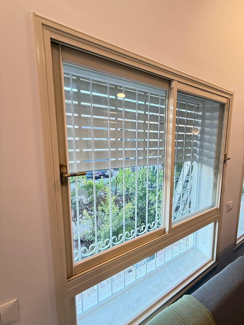 חלונות / ויטרינות פרופיל בלגי 7300 /4300