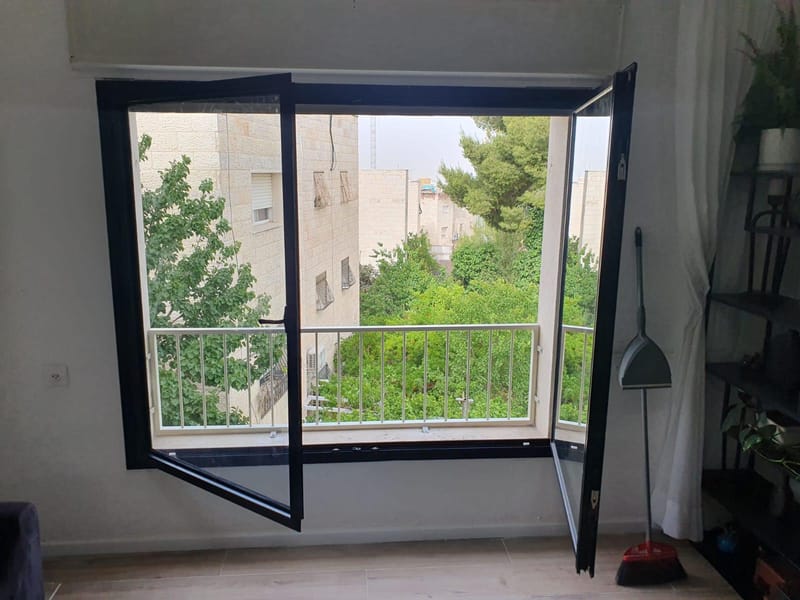 חלונות / ויטרינות פרופיל בלגי 7300 /4300