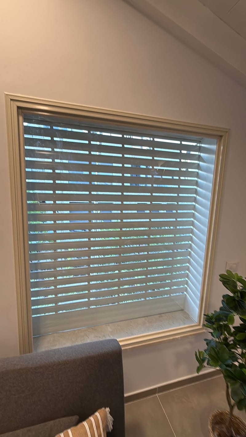 תריסי אור / ארגז חיצוני / רפרפת 