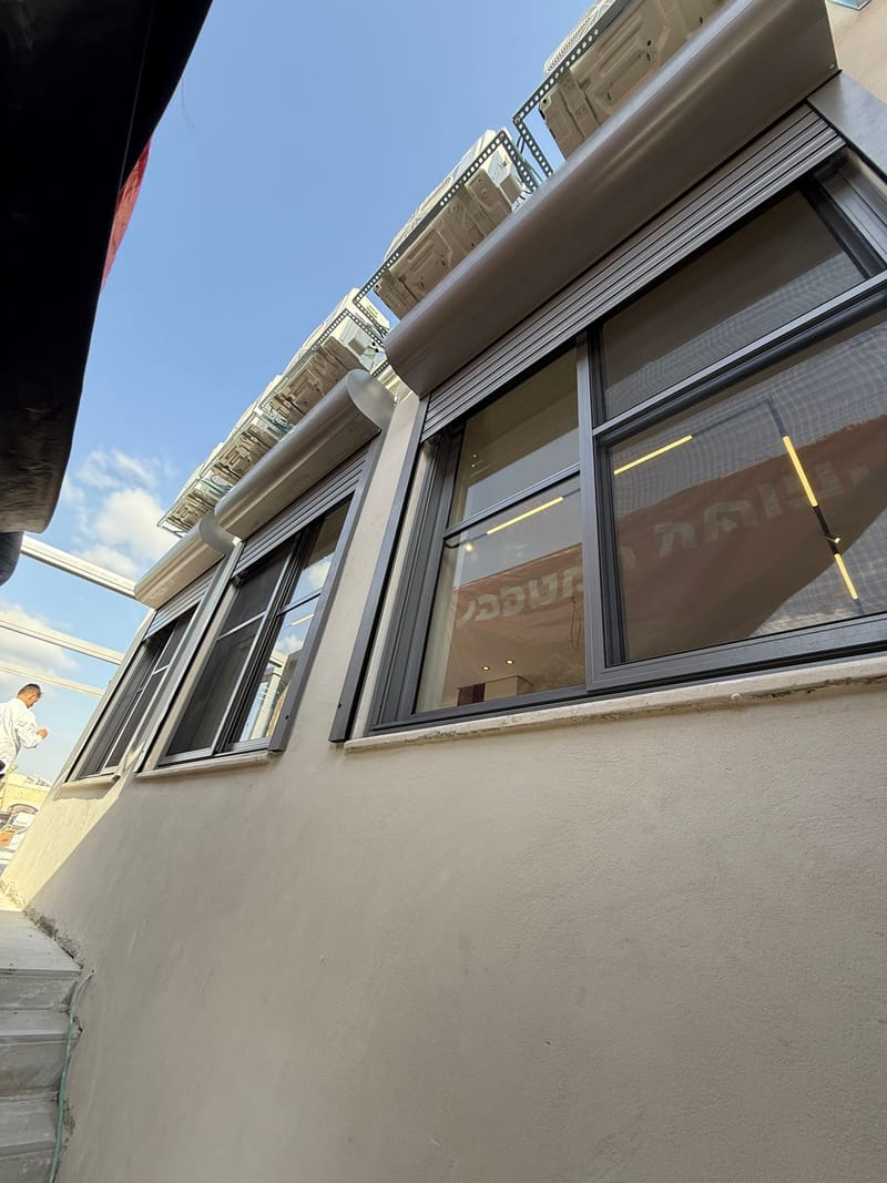 תריסי אור / ארגז חיצוני / רפרפת 