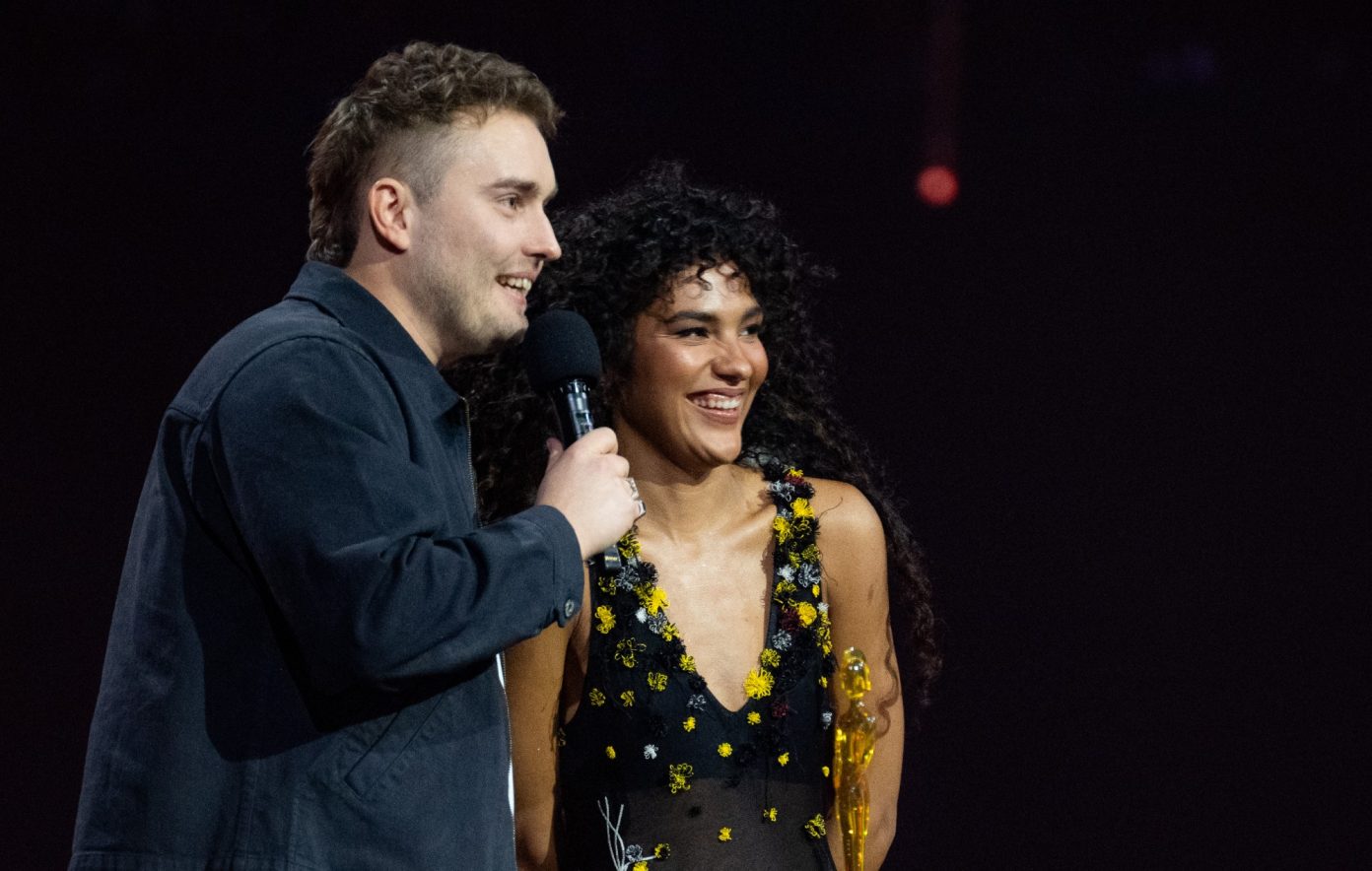 Sam Fender and Olivia Dean tie with Wet Wet Wet's Number One Record.