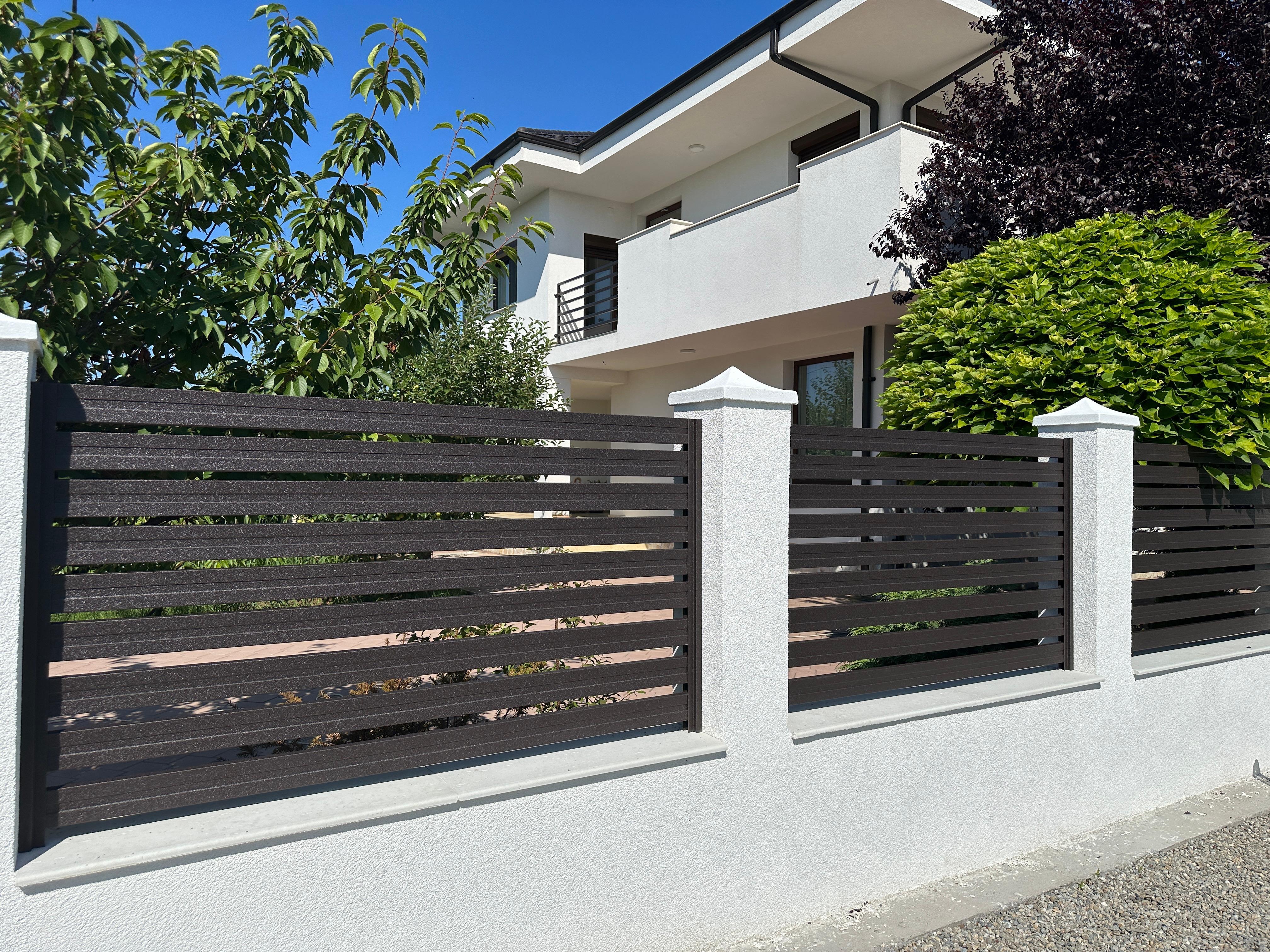 Venetian blind fences
