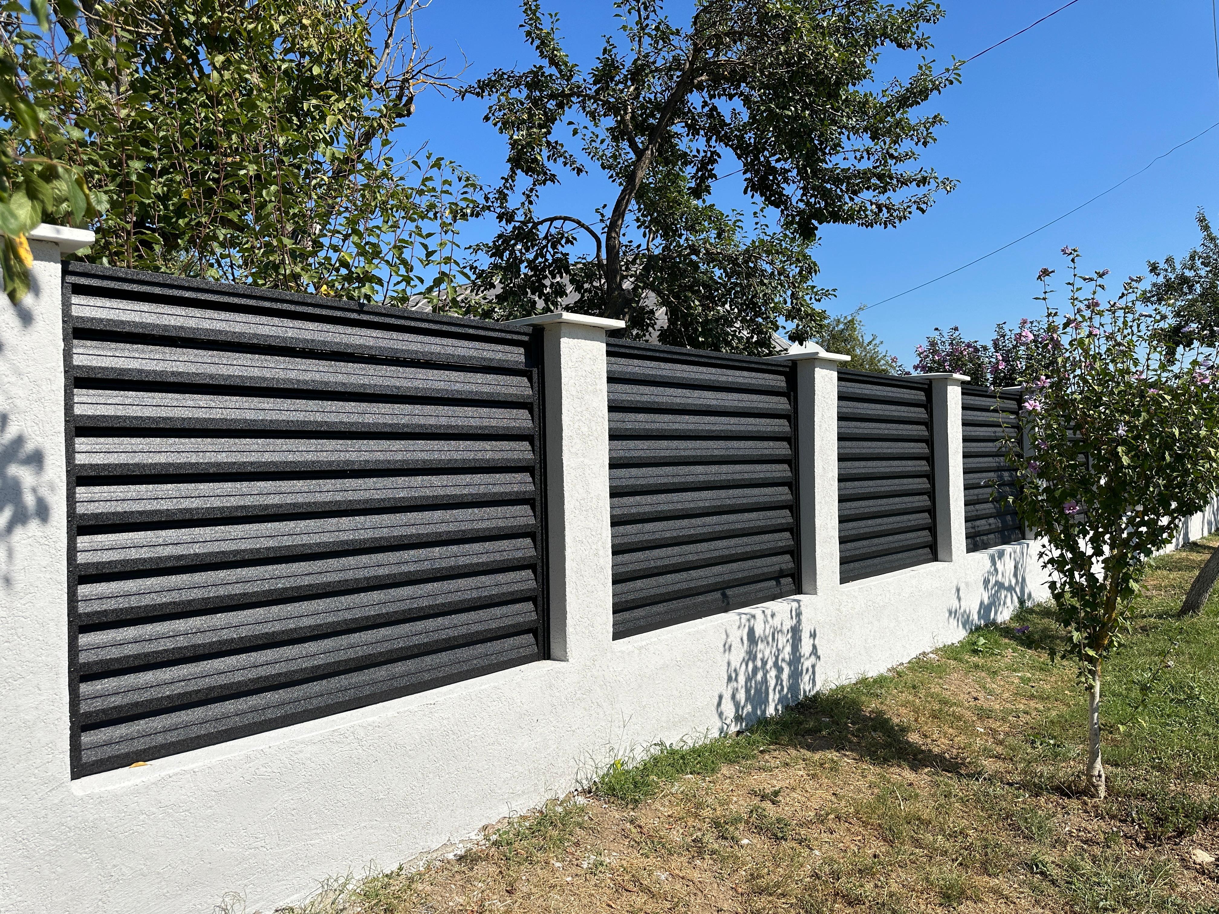 Venetian blind fences