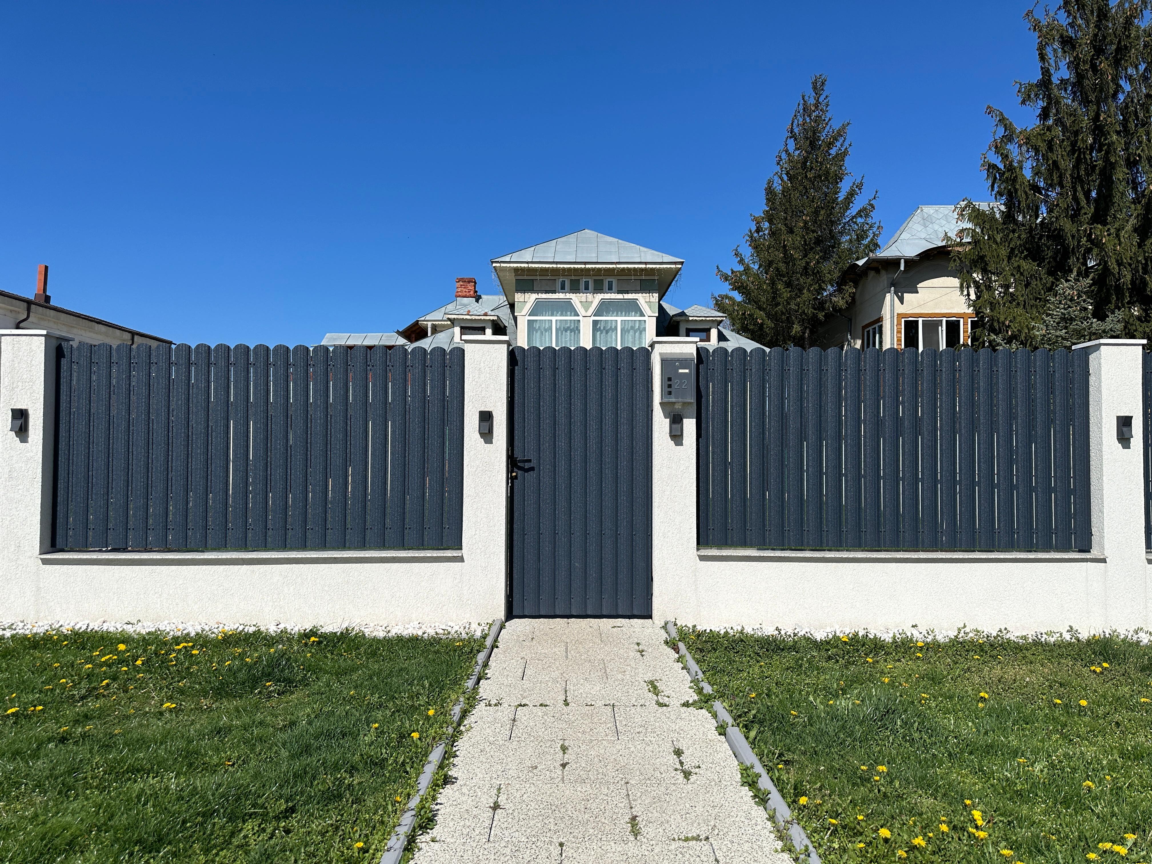 Metal slatted fences