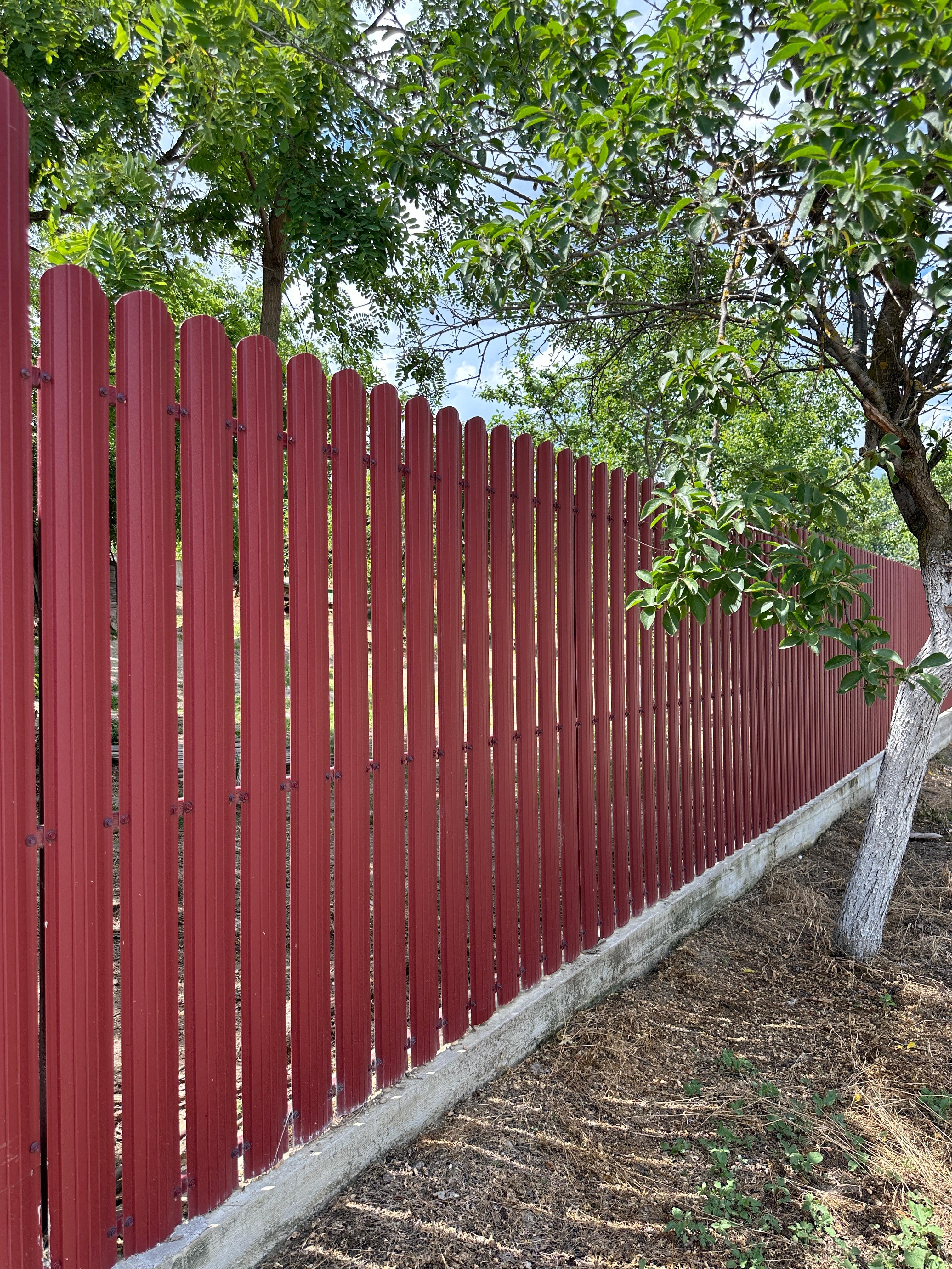 Metal slatted fences