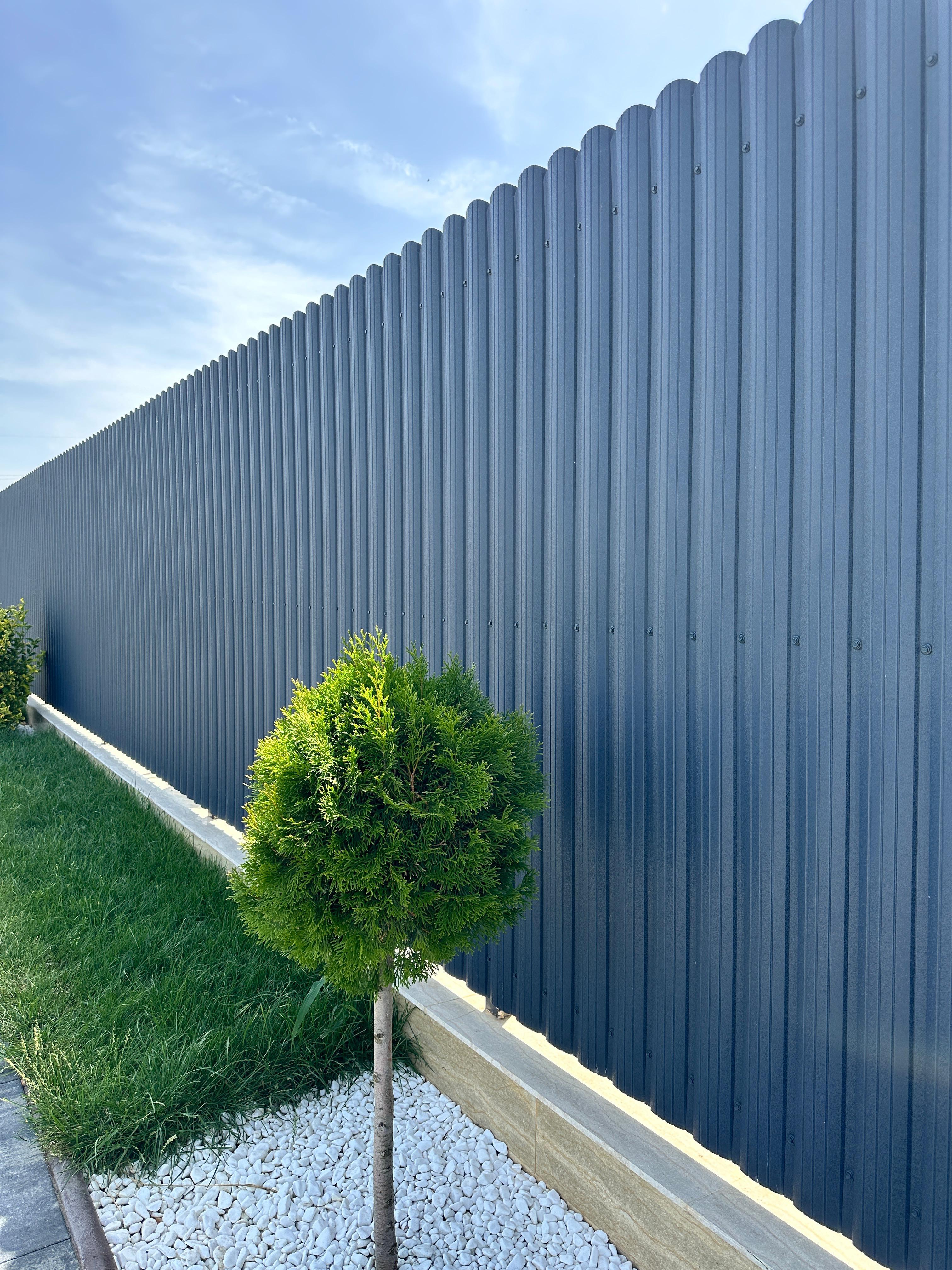 Metal slatted fences