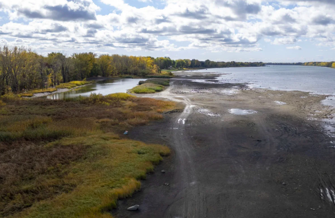 Le 8 décembre 2025 Le Devoir -En 2025, l’environnement a été sacrifié par Québec et Ottawa, dénonce une coalition