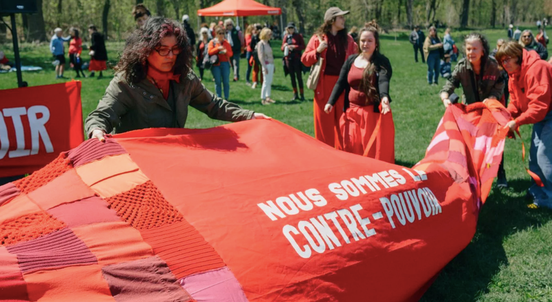 Les Mères au front soulignent la fête des Mères avec des actions militantes à Montréal - Le devoir 11 mai 2025