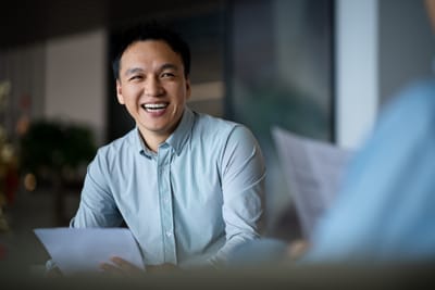 הסדרת מעמד לבן זוג זר בישראל: מדריך מקיף לחיים משותפים חוקיים ובטוחים