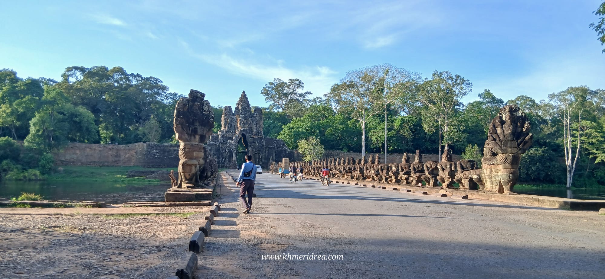 Angkor Thom ( Bayon Temple )