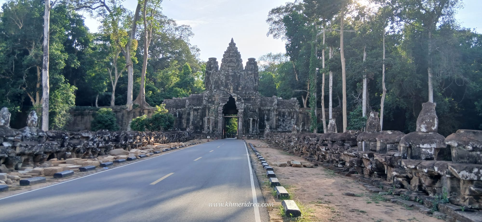 Angkor Thom ( Bayon Temple )