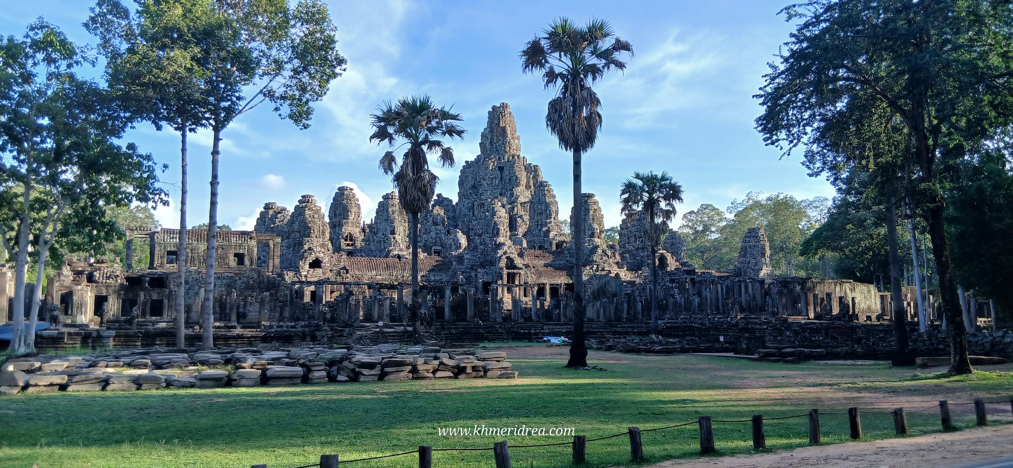 Angkor Thom ( Bayon Temple )