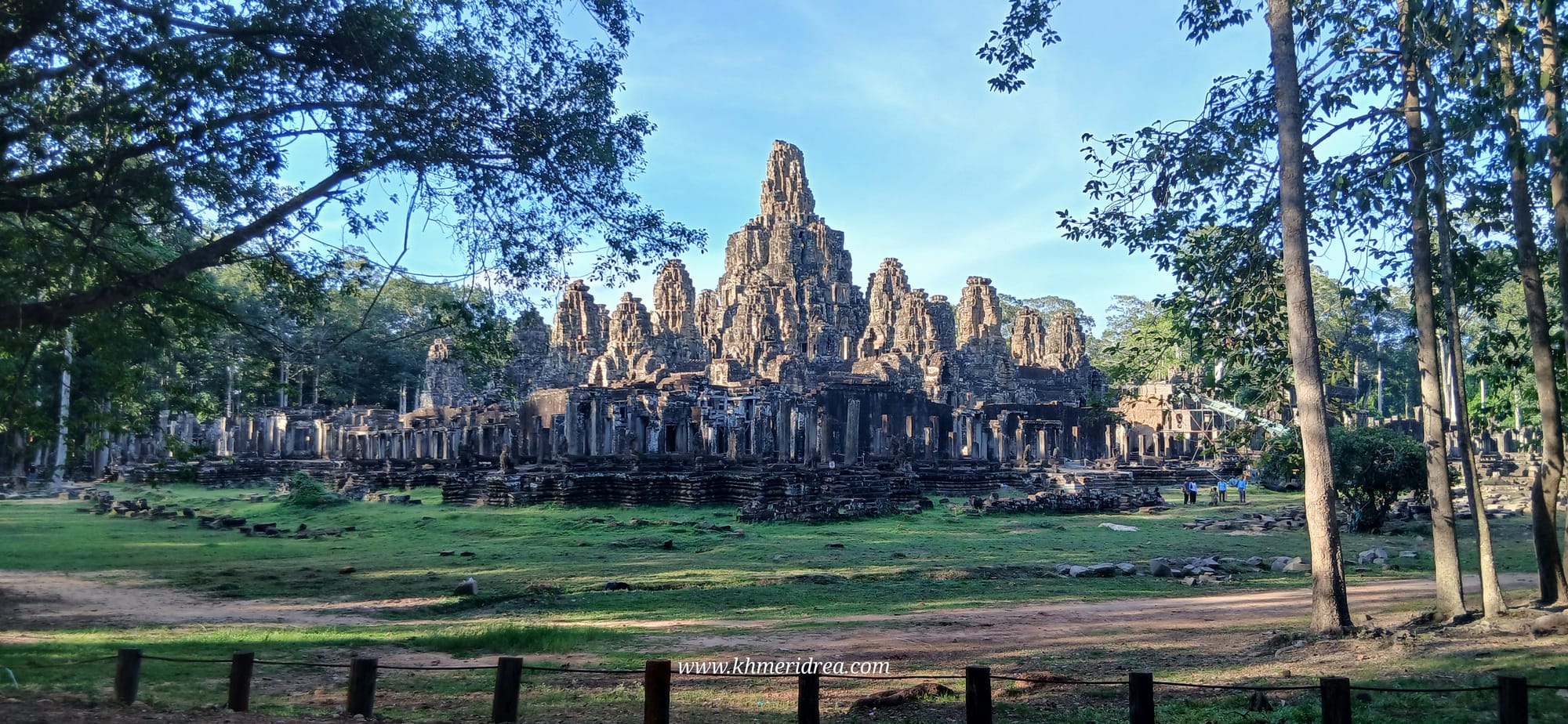 Angkor Thom ( Bayon Temple )