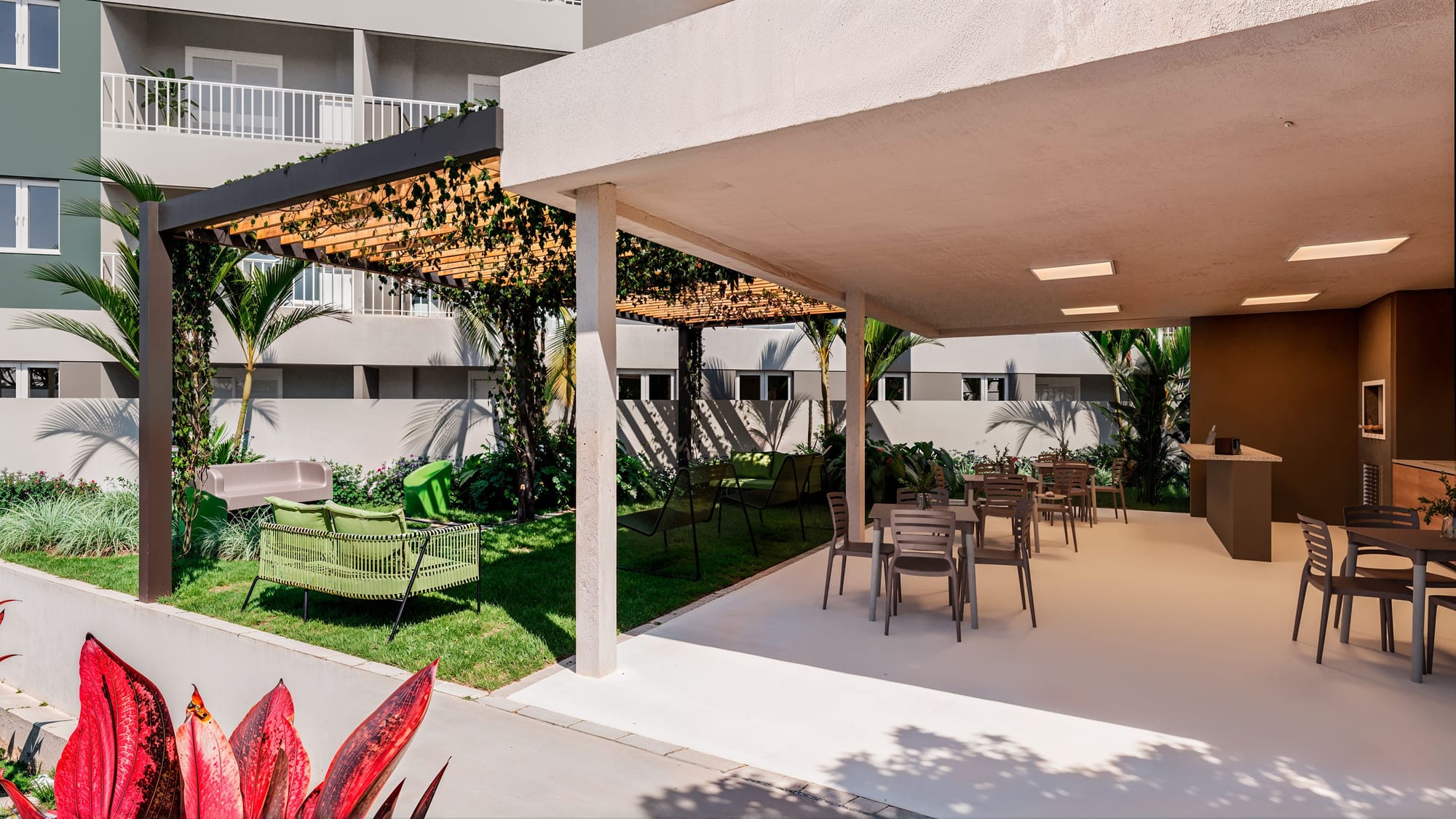 Oportunidade com 2 quartos e varanda gourmet próximo à Pajuçara 