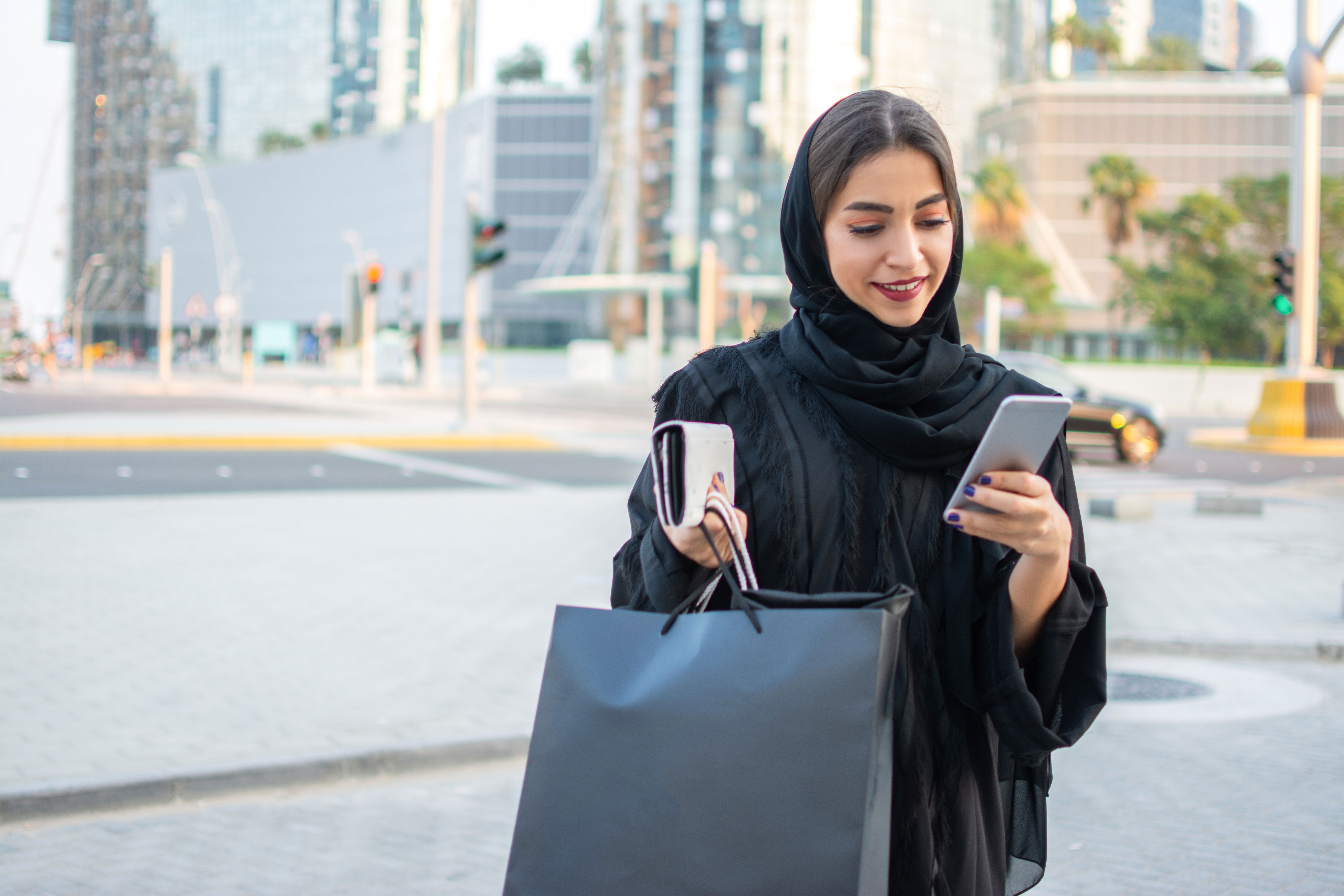 سيدة اعمال مشروع عبايات