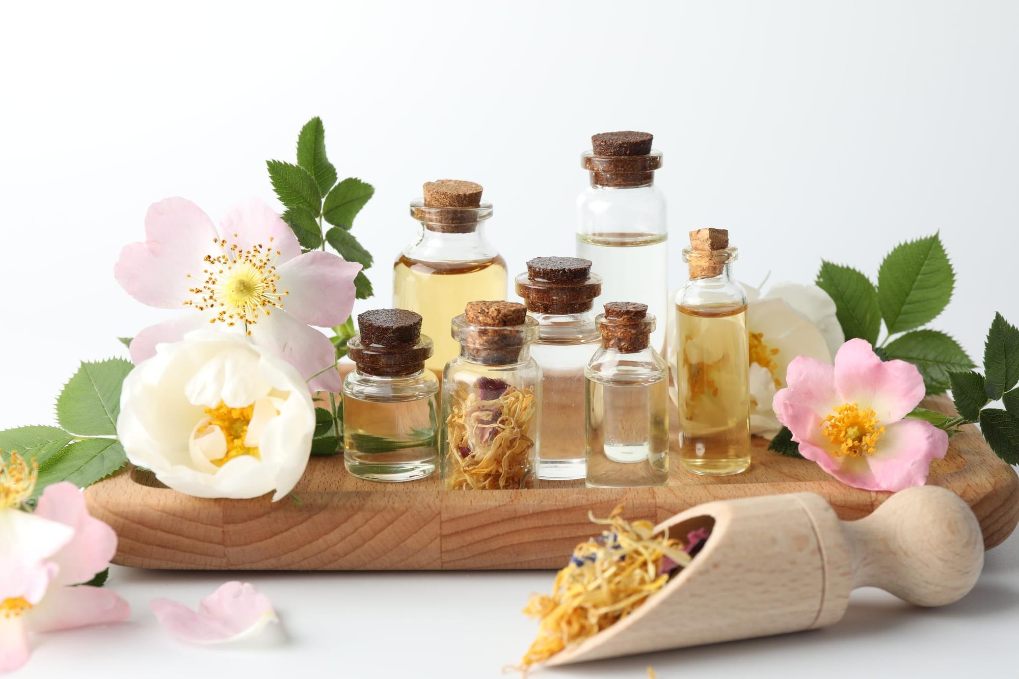 Pure Essential Oils vs Fragrance: What’s Really Better for Your Skin?