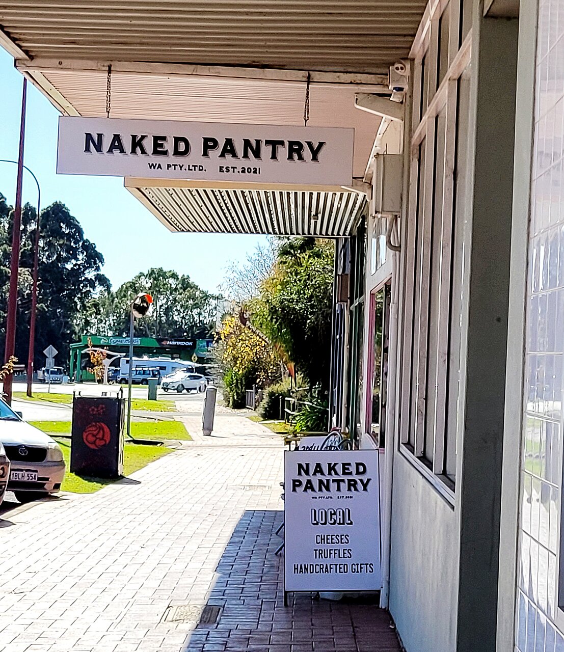 Naked pantry