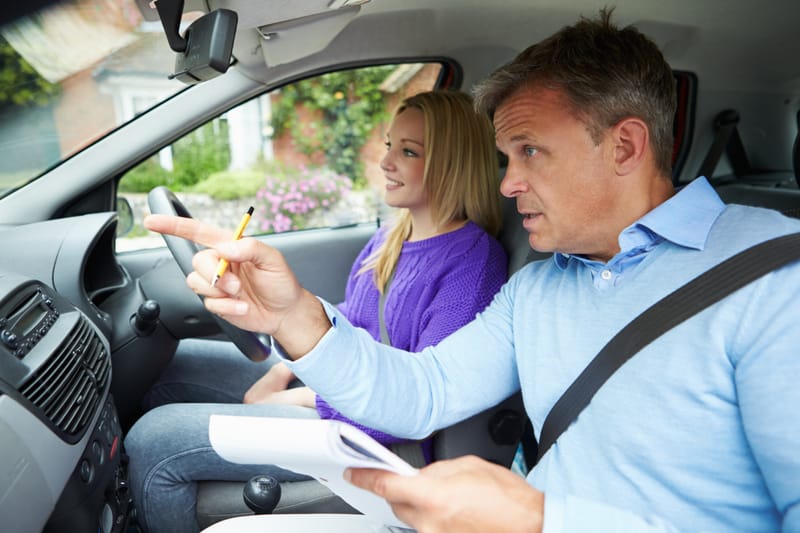 Top 10 Tips for Succeeding in Your Driving Lessons in Slough