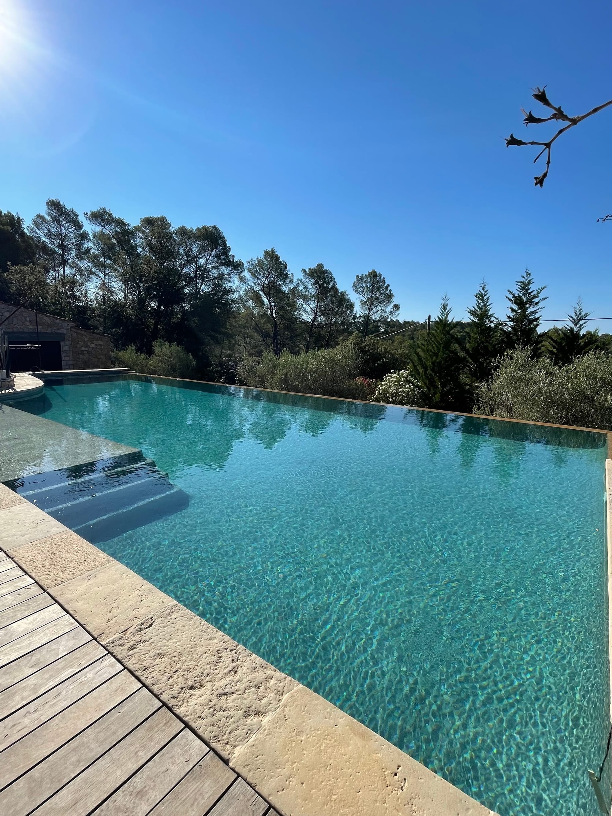 entretien piscine à débordement