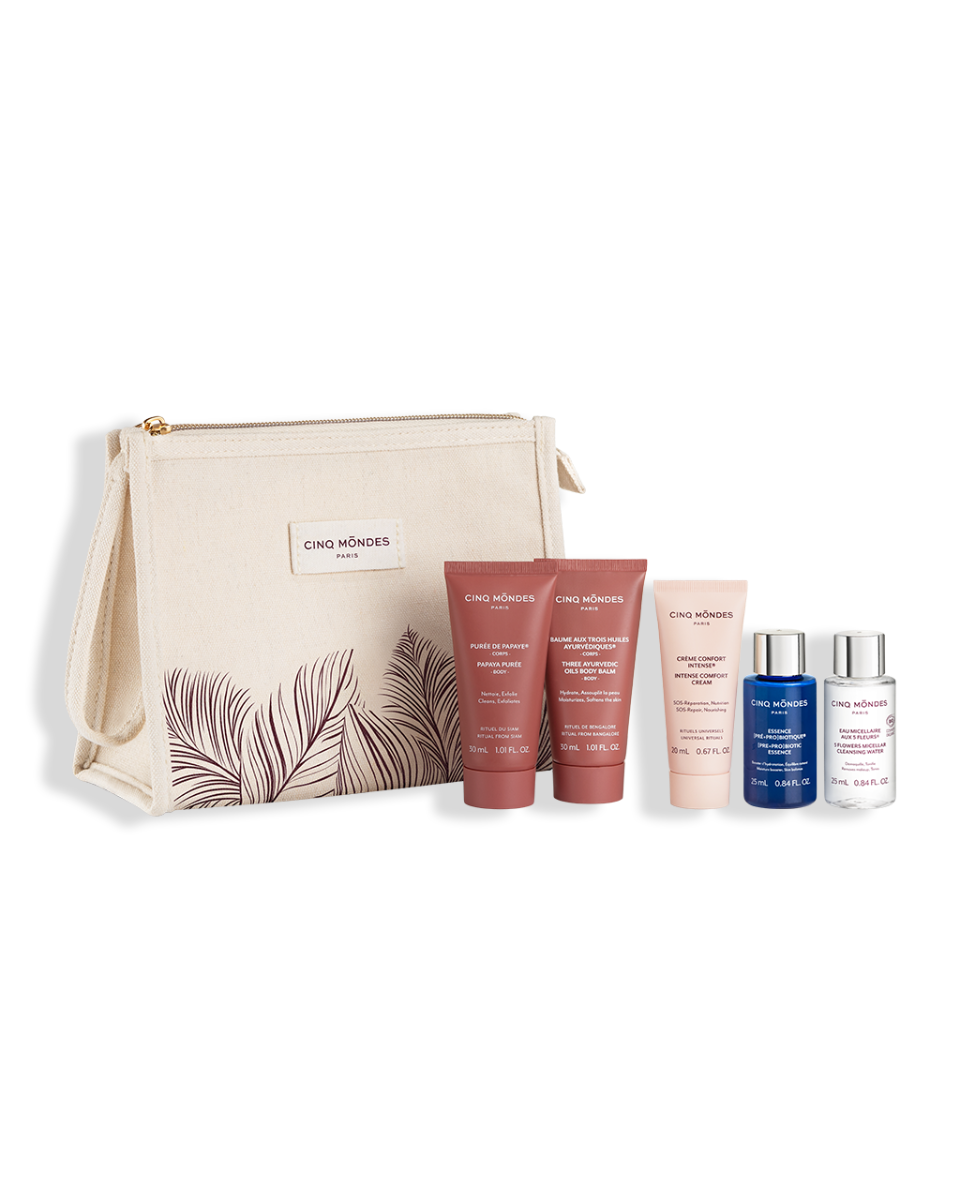 Trousse des Essentiels Cinq Mondes avec cinq produits best seller de la marque en format voyage