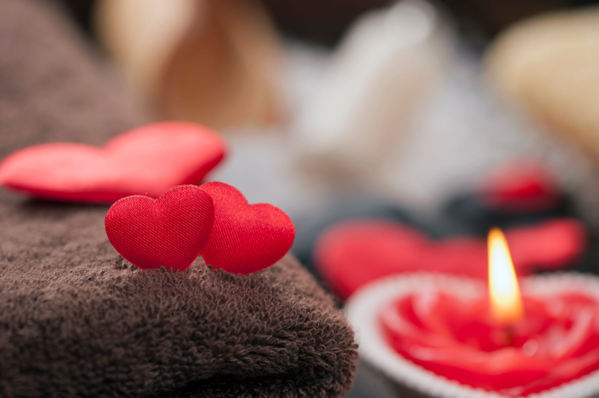 SAINT VALENTIN - BALNEO 20MN & MASSAGE AUX HUILES CHAUDES 40MN & UNE BOUGIE INTEMPORELLE A OFFRIR & GOURMANDISES - DUO