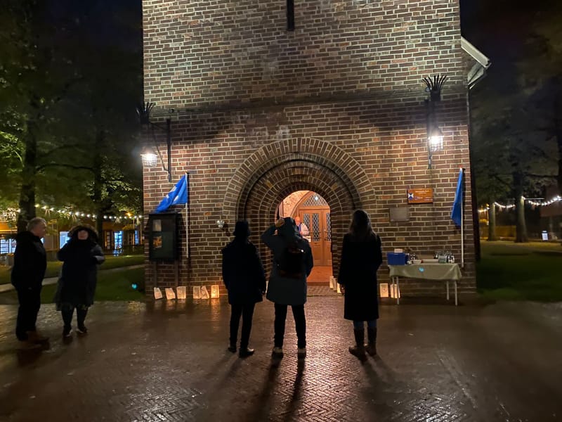 Een kaarsje branden: actie voor verbinding, compassie en medemenselijkheid