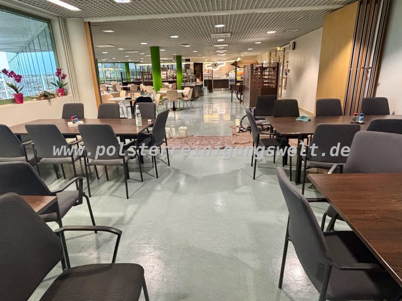 Polsterreinigungswelt in der Papierfabrik