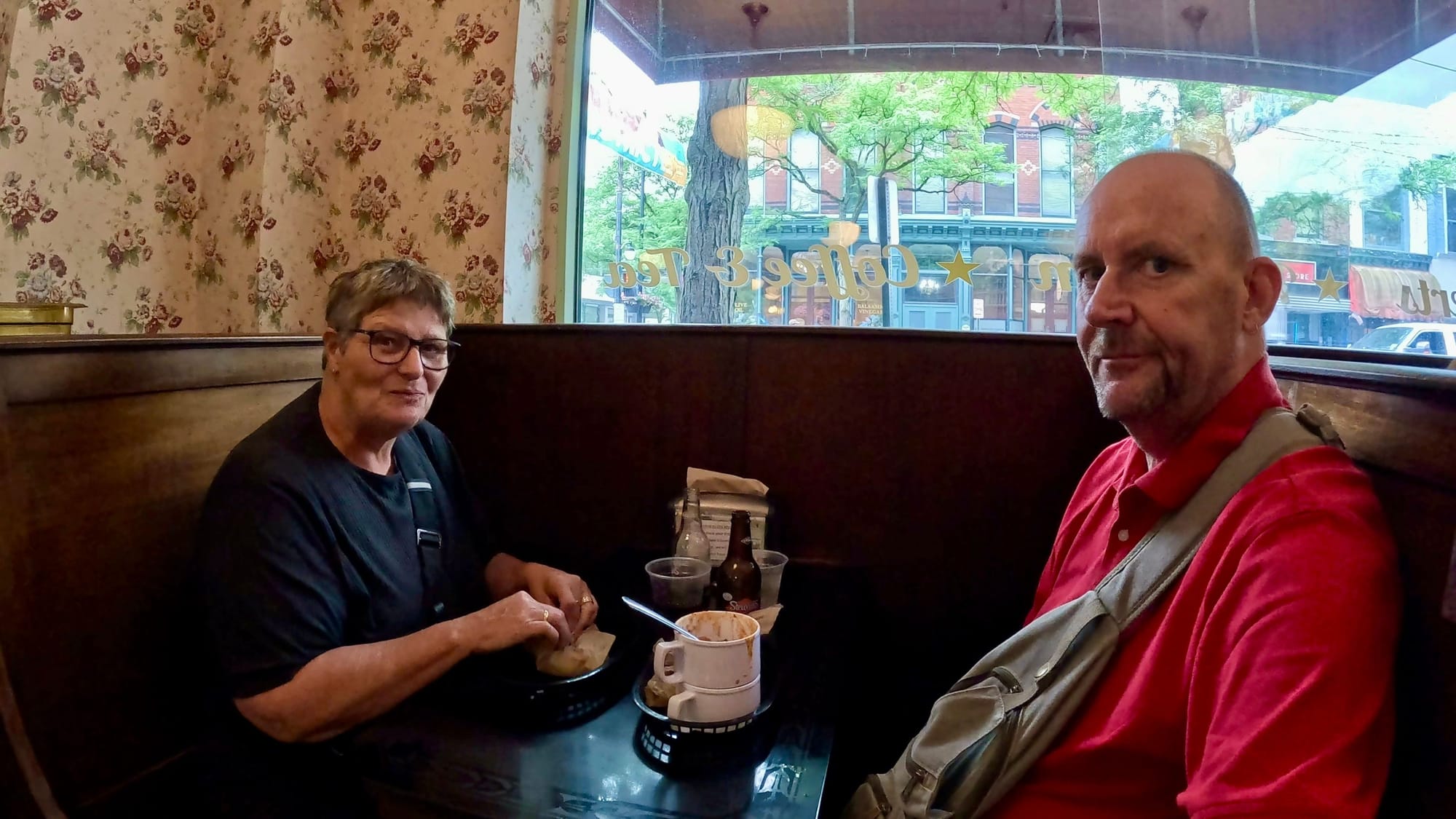 En stille dag med storvask og liveband i baren