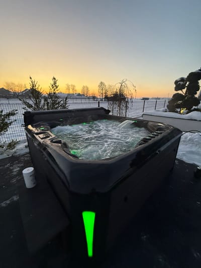 Jacuzzi ogrodowe – luksus i relaks w Twoim ogrodzie