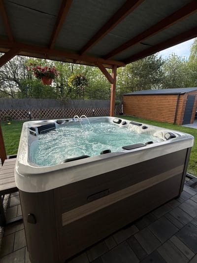 Jacuzzi ogrodowe całoroczne – dlaczego warto wybrać Wiksonspas?