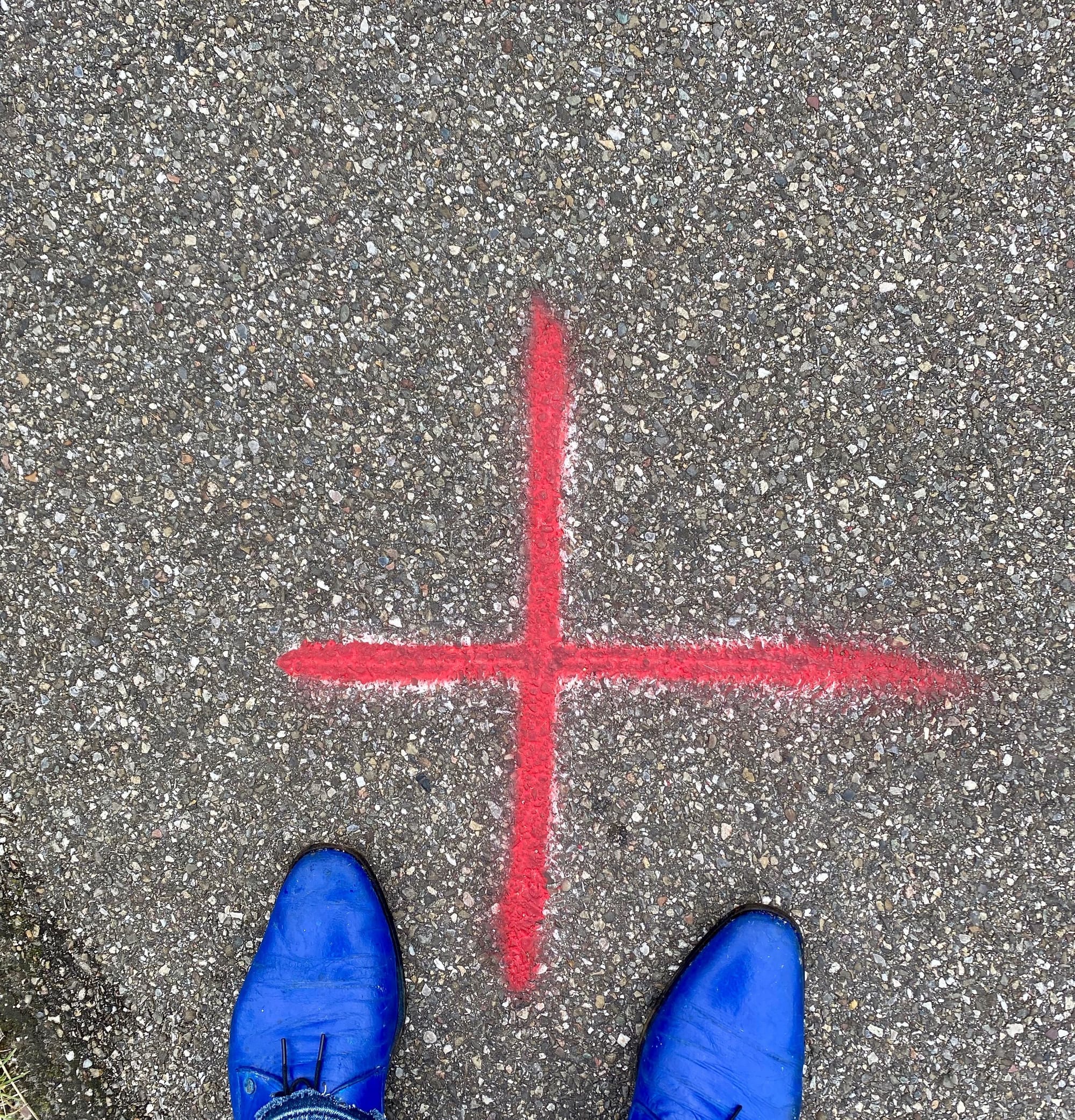 Red VS Blue  / At the Intersection..........2025  multiple oplage 5  20x20 x1 cm foto op hout